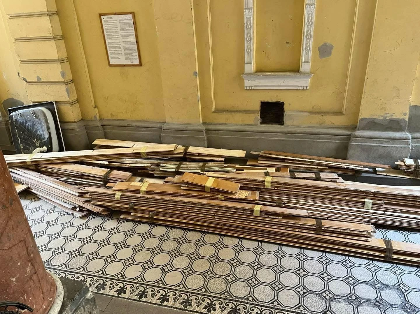 Előtte
